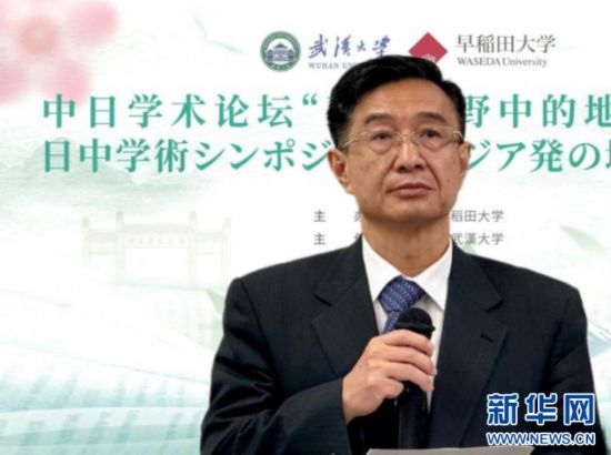 圖為中國駐日本大使館教育處公使銜參贊杜柯偉發(fā)表致辭。（武漢大學(xué)供圖）
