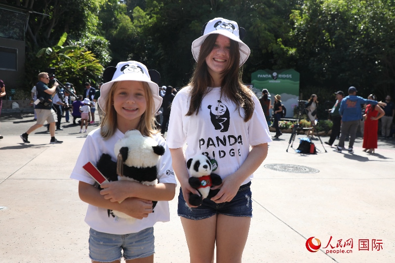 3、美國當(dāng)?shù)卦S多民眾來圣迭戈動物園看熊貓。 人民網(wǎng)記者 李志偉攝
