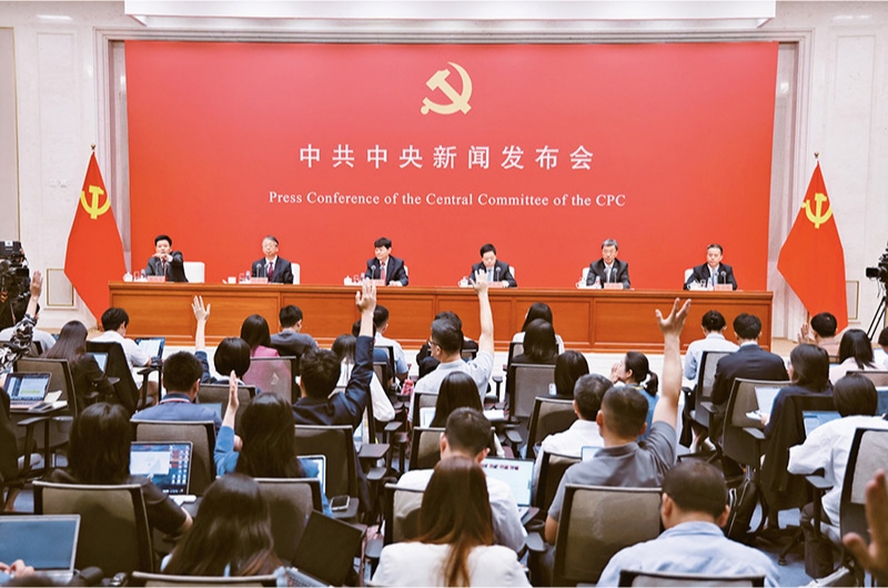 黨的二十屆三中全會是在以中國式現(xiàn)代化全面推進(jìn)強(qiáng)國建設(shè)、民族復(fù)興偉業(yè)的關(guān)鍵時(shí)期召開的一次十分重要的會議。圖為2024年7月19日，中共中央舉行新聞發(fā)布會，介紹和解讀黨的二十屆三中全會精神。 新華社記者 金立旺/攝