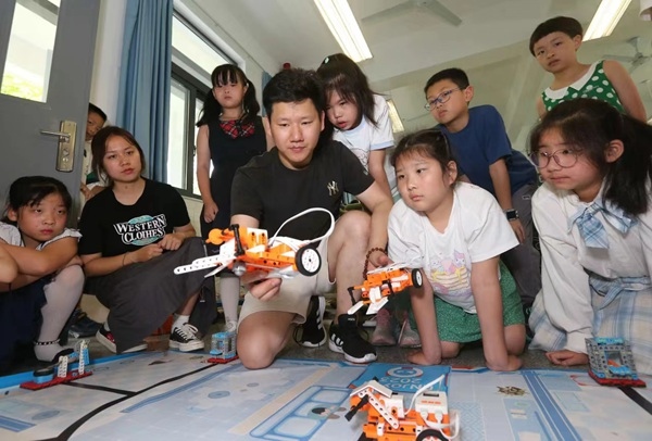 暑托班智能小車課。