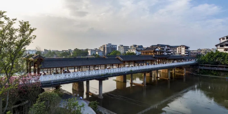 樂山蘇稽古鎮(zhèn)廊橋。樂山市委宣傳部供圖