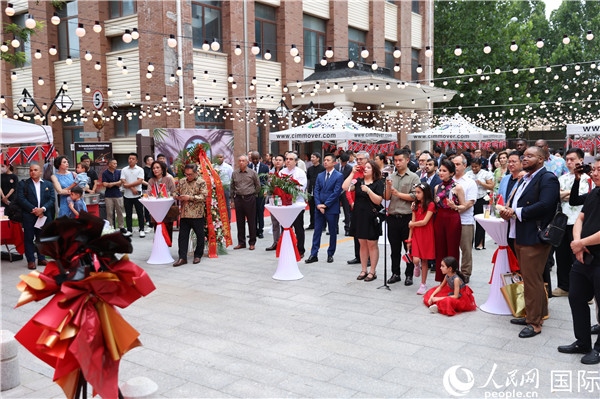 特立尼達和多巴哥駐華使館在其館內(nèi)慶祝特多獨立62周年。人民網(wǎng)記者 趙益普攝