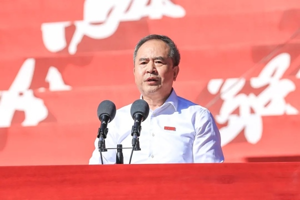 中國科學(xué)院院士、大連理工大學(xué)校長賈振元在2024級(jí)新生開學(xué)典禮上致辭。校方供圖