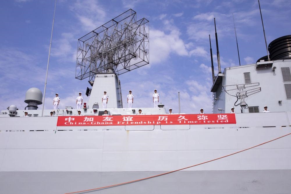 2023年6月27日，中國海軍第43批護(hù)航編隊抵達(dá)加納特馬港碼頭，開始對加納進(jìn)行為期4天的友好訪問。