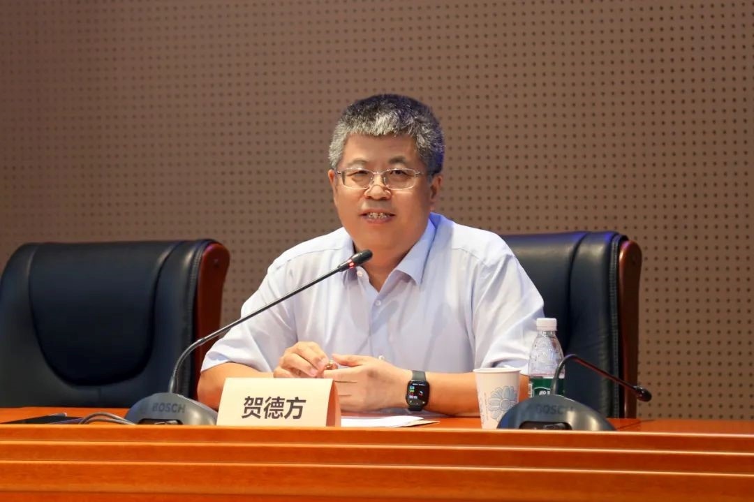 國務院參事、科技部原副秘書長、中國科技評估與成果管理研究會理事長賀德方致辭。主辦方供圖