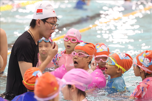 今年8月，杭州青少年活動(dòng)中心與共青團(tuán)杭州市濱江區(qū)委聯(lián)合主辦2024年“小候鳥”體育夏令營(yíng) 杭州青少年活動(dòng)中心供圖
