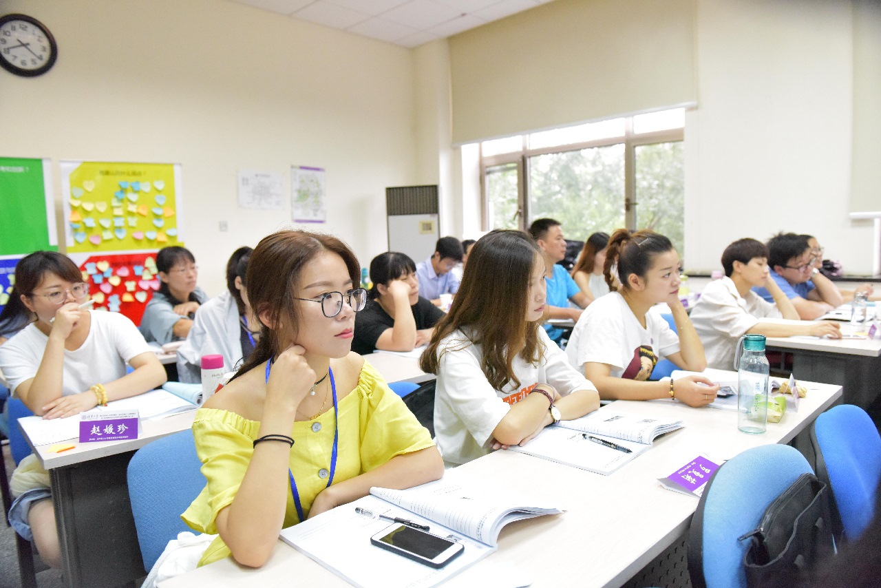 2018年8月，浦江縣實(shí)驗(yàn)小學(xué)教育集團(tuán)、浦陽二小教育集團(tuán)組織骨干教師到清華大學(xué)研學(xué)（資料圖片）