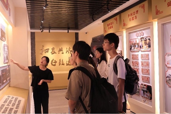 中央民族大學(xué)與中國(guó)人民大學(xué)聯(lián)合開展“大國(guó)邊疆”實(shí)踐調(diào)研活動(dòng)。校方供圖