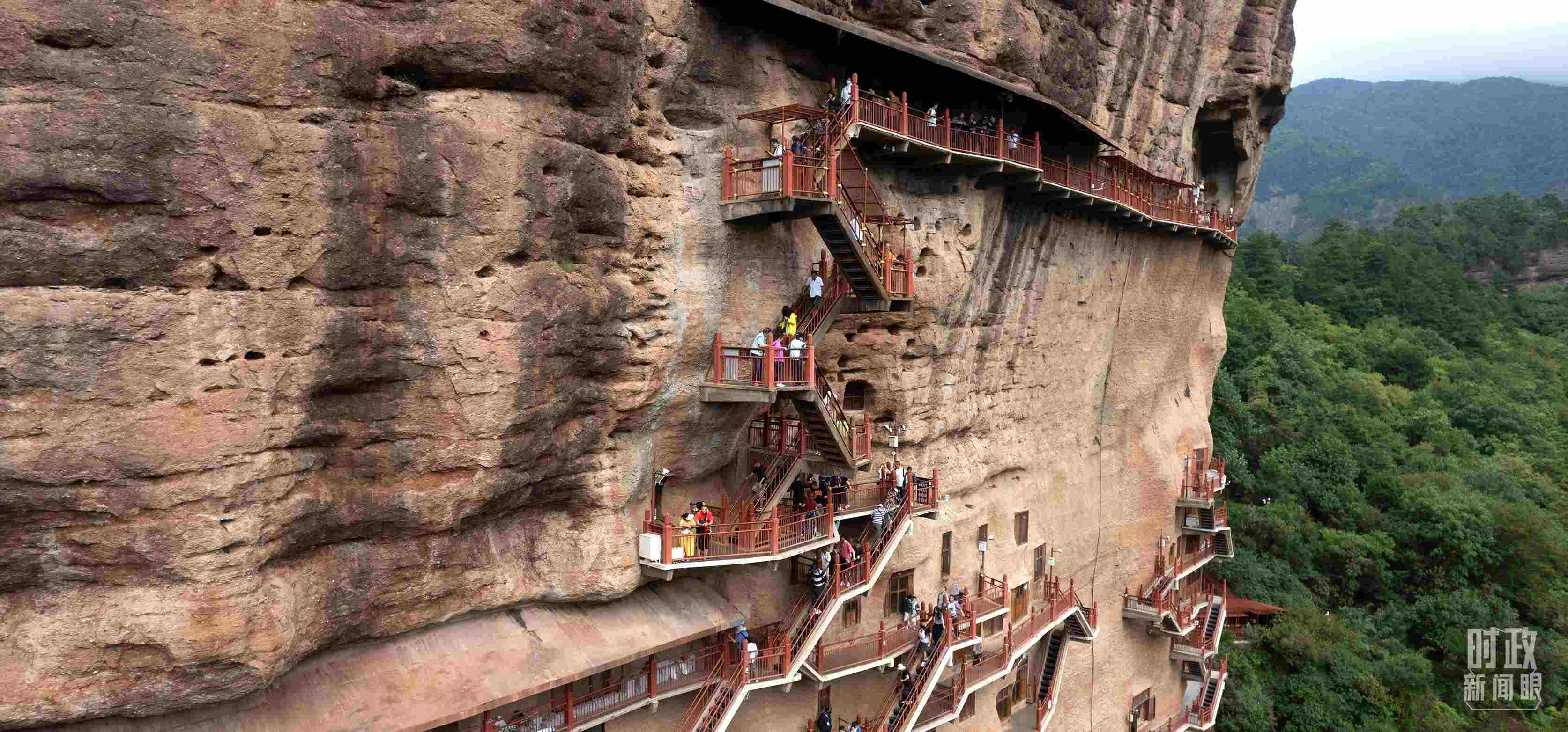 △麥積山石窟是國家5A級旅游景區(qū)，2024年上半年累計(jì)接待游客57萬人。（總臺國廣記者李晉拍攝）