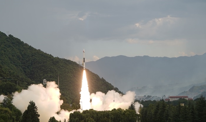 快舟一號甲運(yùn)載火箭將天啟星座29~32星發(fā)射升空。楊熙攝
