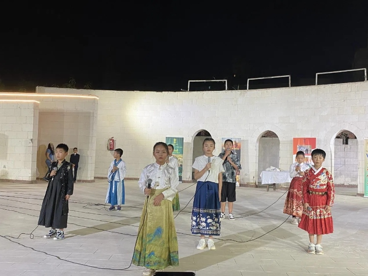 東方藝術文化館小朋友的詩朗誦表演。開羅中國文化中心供圖