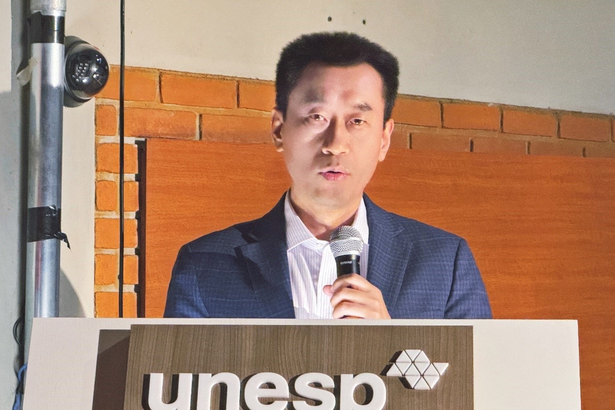 中國駐圣保羅總領事館副總領事田玉震在活動中致辭。圣保羅州立大學孔子學院供圖