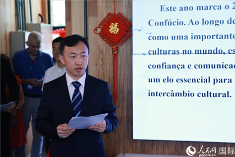 中國(guó)駐里約總領(lǐng)館副總領(lǐng)事王海濤在活動(dòng)現(xiàn)場(chǎng)致辭。人民網(wǎng)記者 陳海琪攝