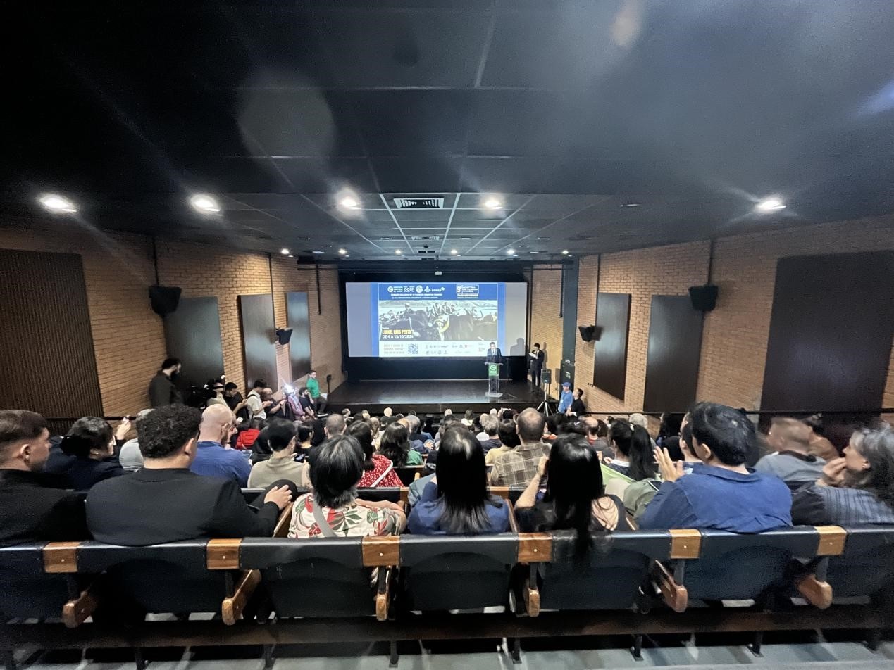 當(dāng)?shù)貢r間10月3日晚，由巴西圣保羅州立大學(xué)孔子學(xué)院舉辦的第九屆圣保羅中國電影展在圣保羅文化中心拉開帷幕。巴西圣保羅州立大學(xué)孔子學(xué)院供圖