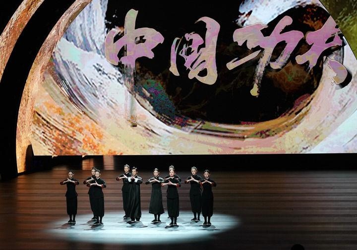 2024年9月19日，演職人員在北京文化論壇專場文藝演出中表演舞劇《詠春》。
