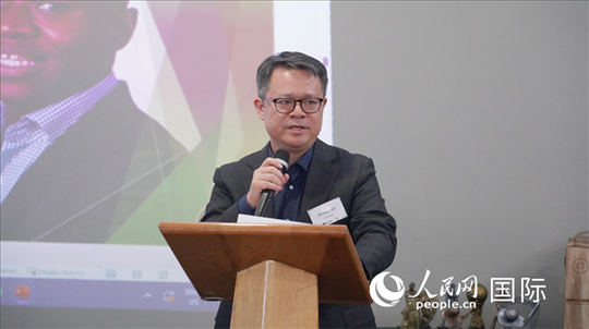 中國駐南非使館經(jīng)商處參贊邱忠義發(fā)言。 人民網(wǎng) 張茜攝
