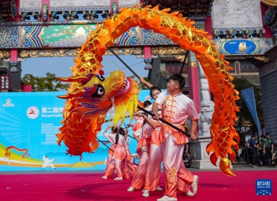 10月19日，廣州體育學(xué)院龍獅隊在傳統(tǒng)舞龍項目中比賽，最終他們獲得該項目金獎。