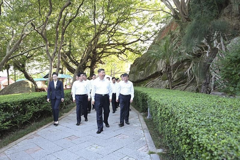 △2024年10月15日，習近平總書記在福建省漳州市東山縣關帝文化產(chǎn)業(yè)園考察。
