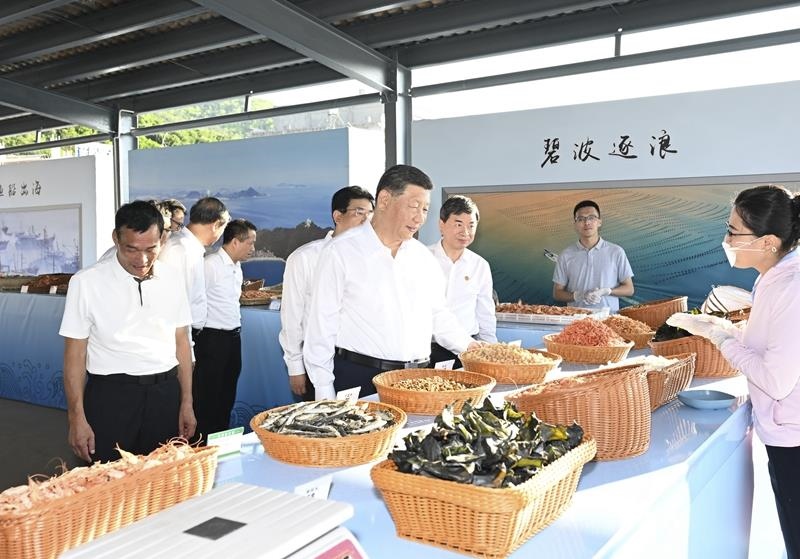 △2024年10月15日，習近平總書記在福建省漳州市東山縣陳城鎮(zhèn)澳角村考察。