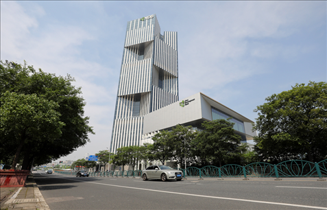 這是位于上海浦東新區(qū)世博園區(qū)的新開發(fā)銀行總部大樓（2022年6月17日攝）。新華社記者 方喆 攝