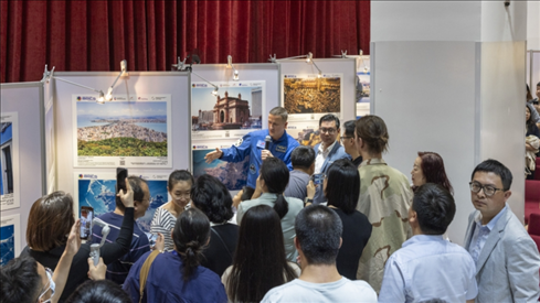 5月29日，“宇宙·金磚國(guó)家”圖片巡回展在北京舉辦，活動(dòng)現(xiàn)場(chǎng)吸引了眾多中國(guó)觀眾。北京俄羅斯文化中心供圖