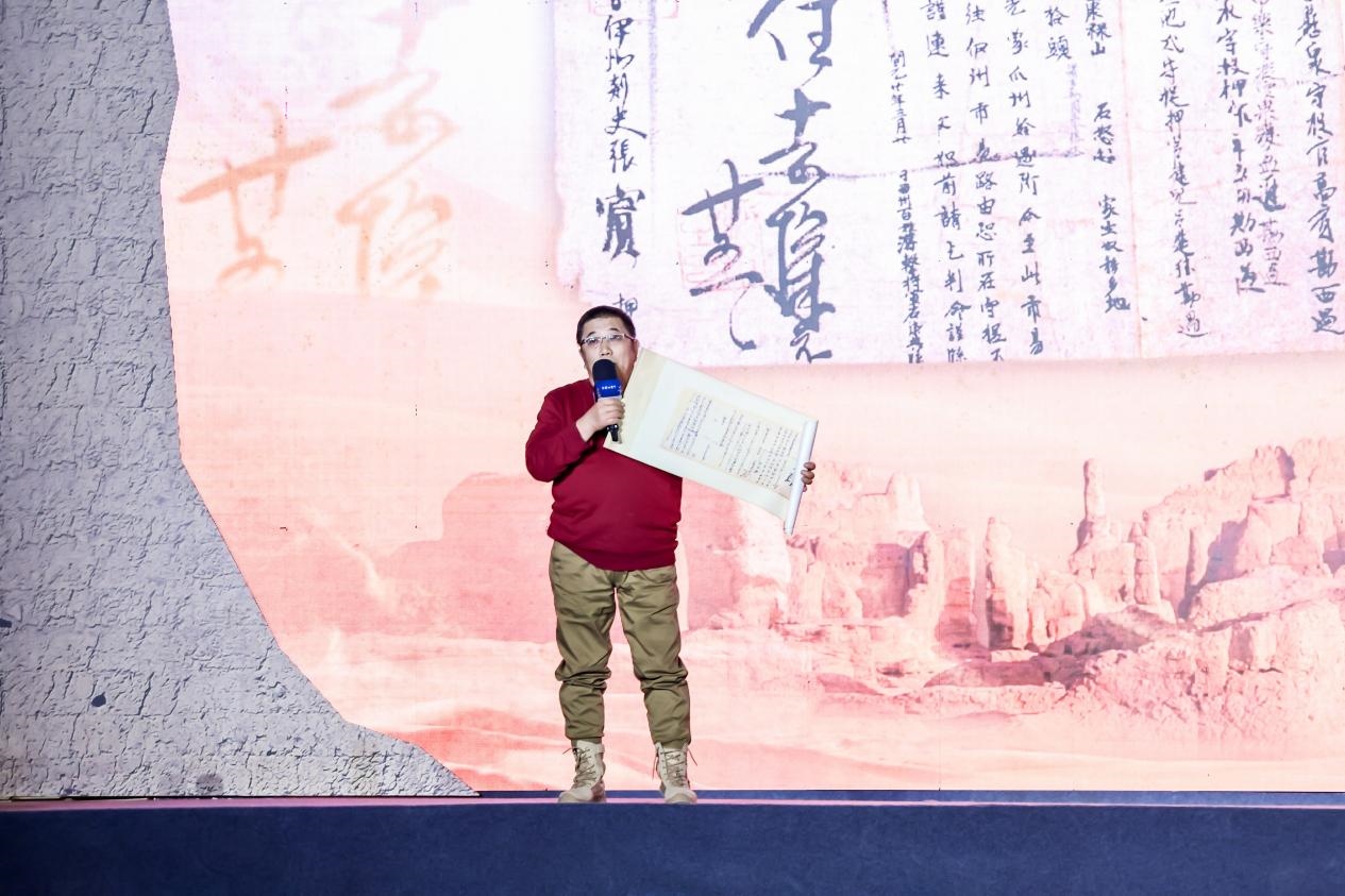 徐東良在“何以中國·五星出東方”網(wǎng)絡(luò)主題宣傳活動(dòng)現(xiàn)場演講。人民視頻供圖