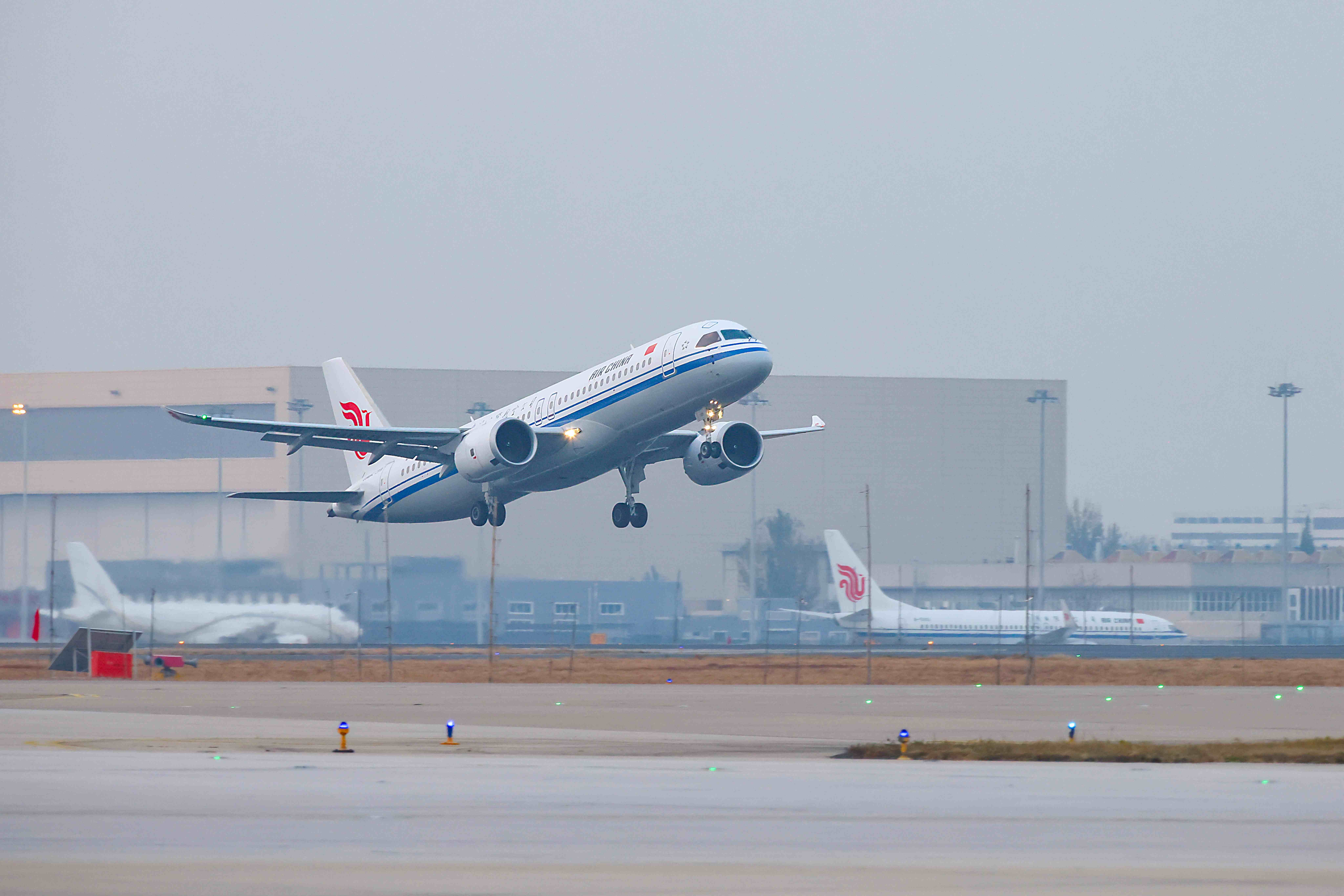 飛機(jī)從北京首都國際機(jī)場起飛，航向澳門。受訪方供圖