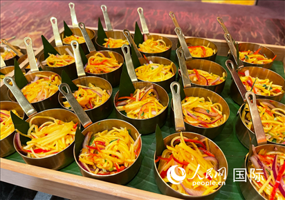 馬來西亞美食節(jié)現(xiàn)場準(zhǔn)備的美食。人民網(wǎng) 王婧攝