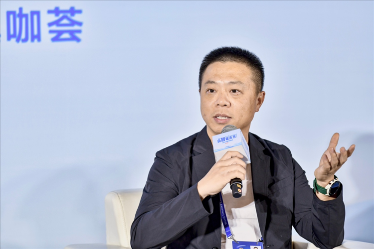 量子之歌集團創(chuàng)始人、董事長李鵬。人民網(wǎng) 任峰濤攝