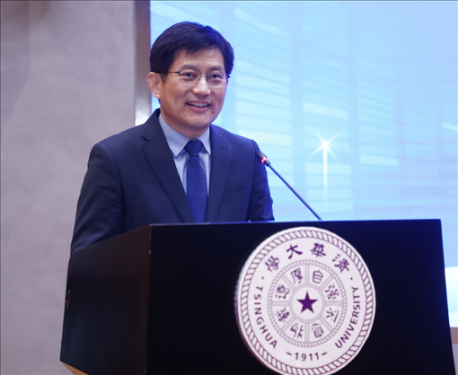 清華大學國家治理研究院執(zhí)行院長、清華大學計算社會科學與國家治理實驗室執(zhí)行主任孟慶國教授演講。供圖單位：清華大學國家治理研究院