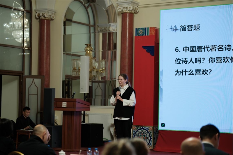 參賽選手現場答題。 俄羅斯國立人文大學孔子學院供圖