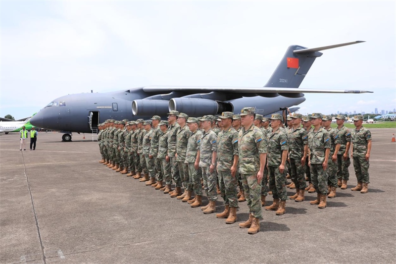 中方參演部隊(duì)搭乘運(yùn)—20運(yùn)輸機(jī)飛抵印尼國民軍空軍哈利姆機(jī)場。 龔勝祥攝