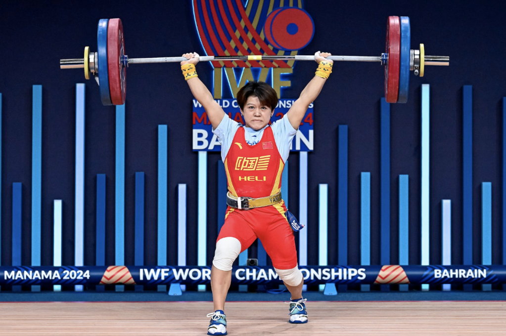 圖為向林香在比賽中。圖片來源于國際舉重聯(lián)合會官網(wǎng)