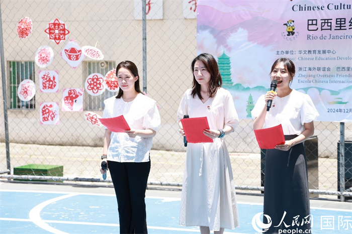 詩(shī)歌朗誦《我的南方和北方》表達(dá)了對(duì)祖國(guó)家鄉(xiāng)大好河山的熱愛。人民網(wǎng)記者 陳海琪攝