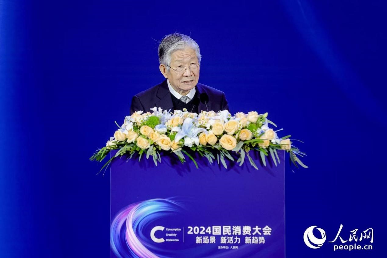 國務(wù)院發(fā)展研究中心原副主任、中國企業(yè)評價協(xié)會會長侯云春在2024國民消費大會上分享。