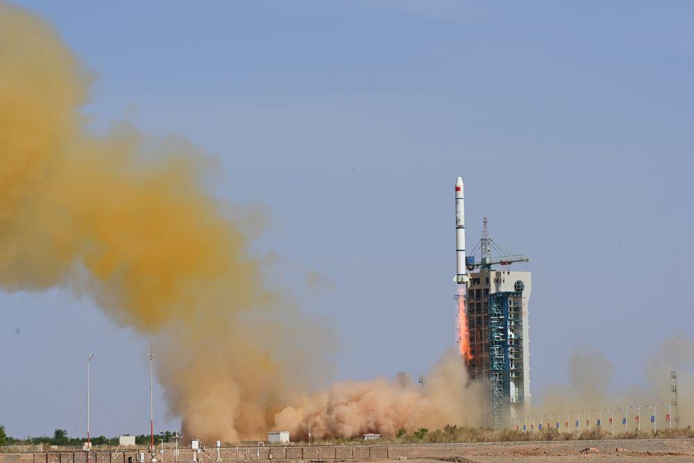 △2023年5月21日16時，我國在酒泉衛(wèi)星發(fā)射中心采用長征二號丙運(yùn)載火箭，成功發(fā)射首顆內(nèi)地與澳門合作研制的空間科學(xué)衛(wèi)星“澳門科學(xué)一號”。
