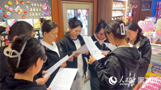 工會組織企業(yè)職工開展技能培訓活動。人民網記者 張哲鑫攝