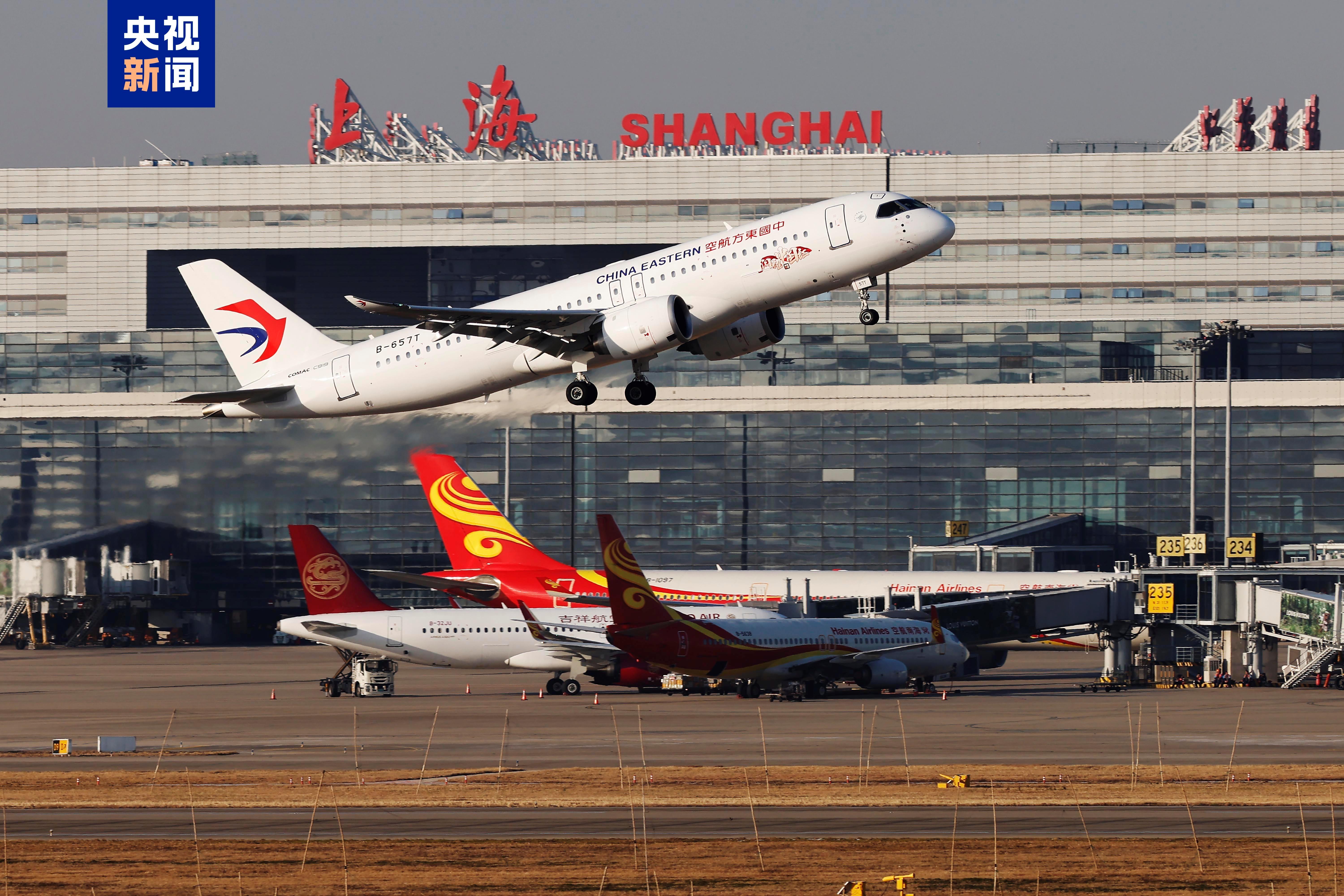 △2025年1月1日，中國東方航空首次使用C919執(zhí)飛MU721“上海虹橋—香港”航班從上海虹橋國際機(jī)場起飛。