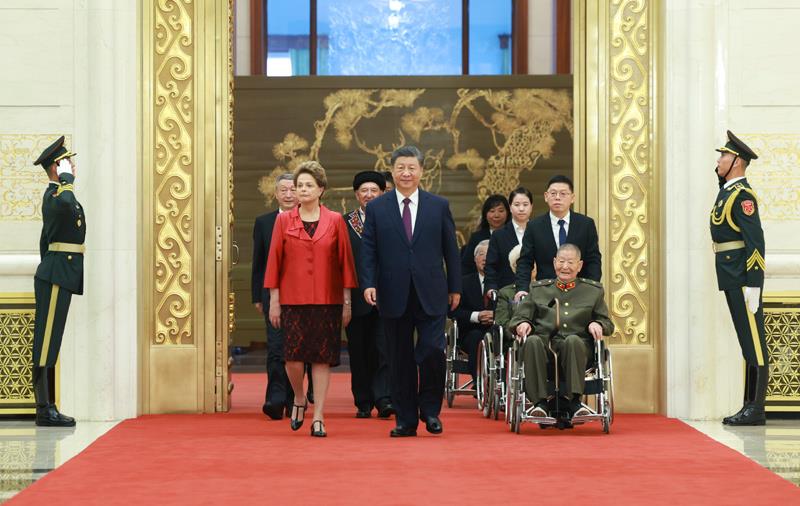 △2024年9月29日，中華人民共和國國家勛章和國家榮譽(yù)稱號頒授儀式在北京人民大會堂金色大廳隆重舉行。習(xí)近平總書記同國家勛章和國家榮譽(yù)稱號獲得者一同步入會場。
