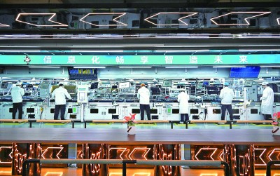 山東青島一家企業(yè)的生產(chǎn)車(chē)間。新華社發(fā)