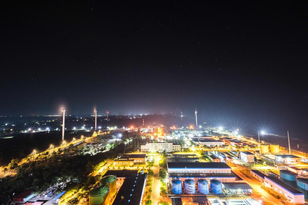 這是斯里蘭卡普特拉姆電站夜景（2020年12月8日攝）。新華社發(fā)（普特拉姆電站供圖）