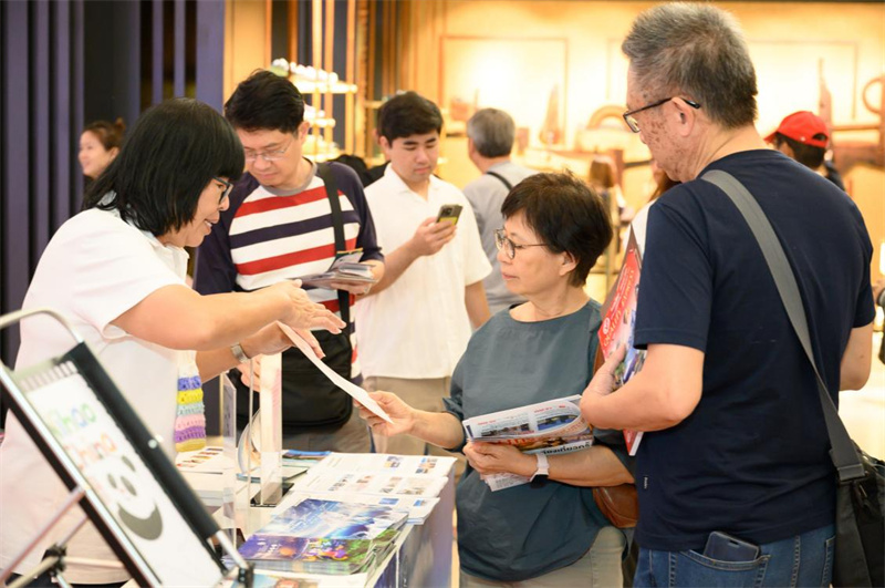 當?shù)鼐用褡稍冎袊┞糜雾椖??；顒又鬓k方供圖