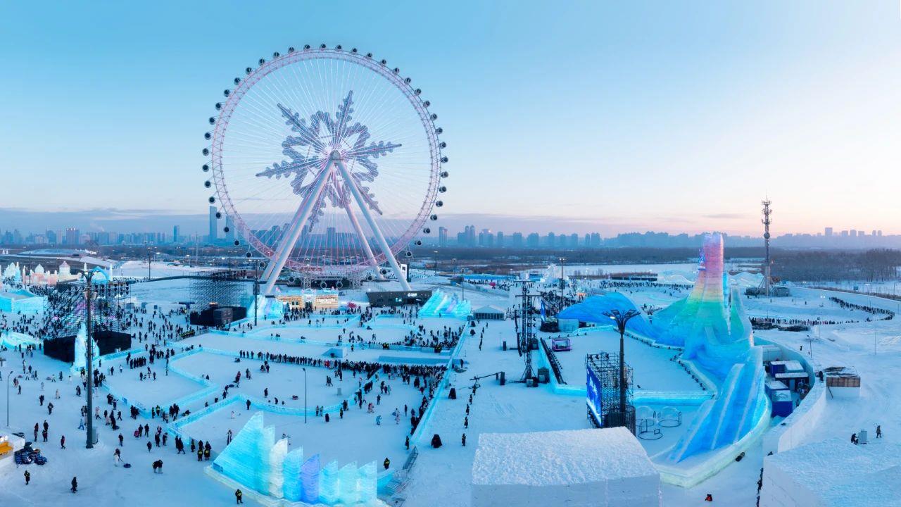 △哈爾濱冰雪大世界吸引游客前來打卡。