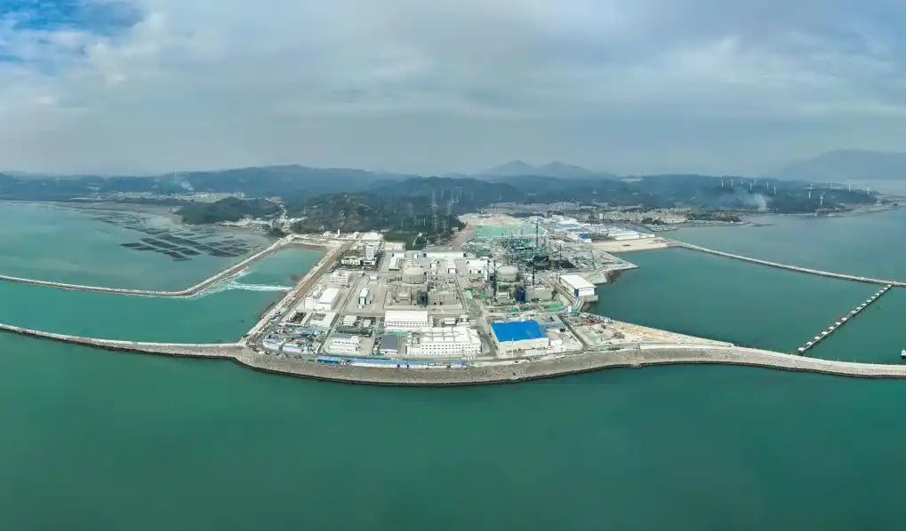 △2025年1月1日0時17分，經(jīng)過168小時滿功率連續(xù)運行考核，漳州核電1號機組正式投入商業(yè)運行。