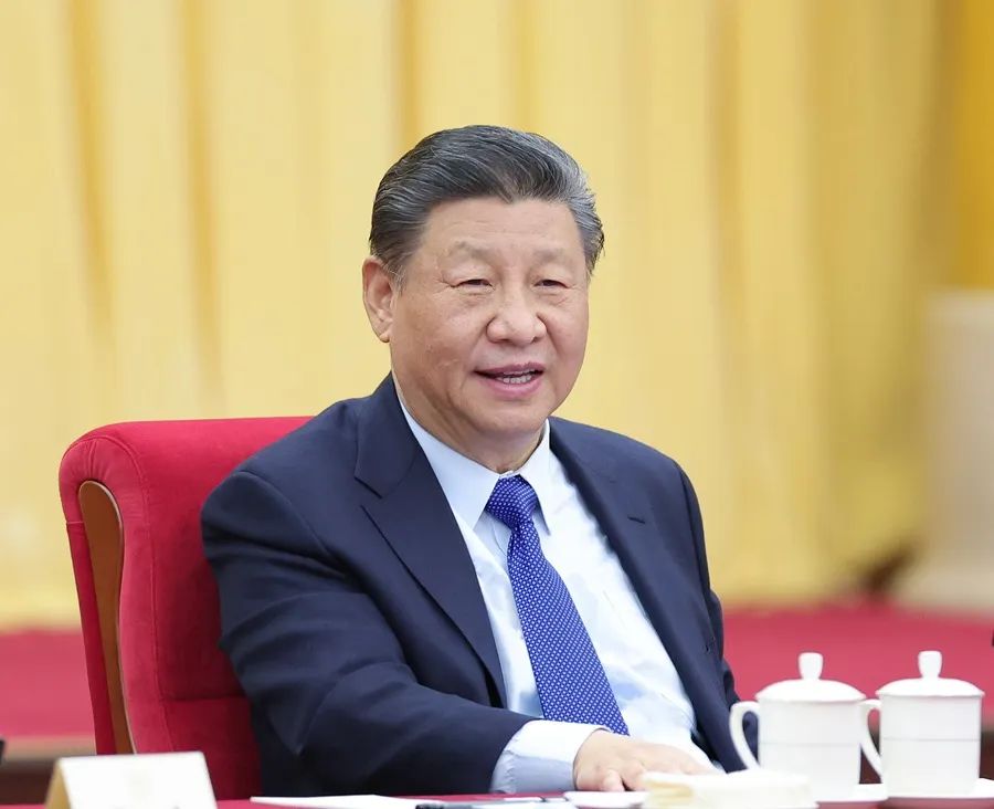 2024年3月6日，習(xí)近平看望參加全國政協(xié)十四屆二次會(huì)議的民革、科技界、環(huán)境資源界委員，并參加聯(lián)組會(huì)，聽取意見和建議。新華社發(fā)（盛佳鵬攝）