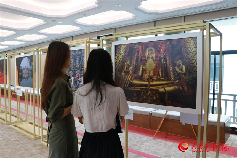 “遇見(jiàn)”攝影展現(xiàn)場(chǎng)。朱瀟逸攝