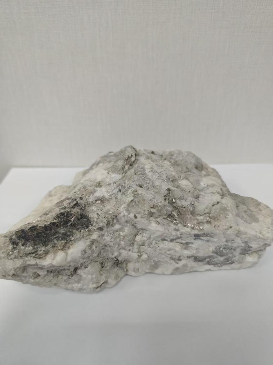 高純石英礦原礦。自然資源部供圖