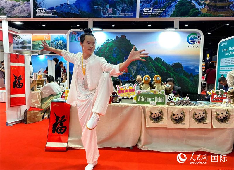 中國(guó)武當(dāng)功夫走進(jìn)東南亞，以精湛的武藝和飄逸的身姿詮釋中國(guó)武術(shù)的精髓。人民網(wǎng)記者 簡(jiǎn)承淵攝