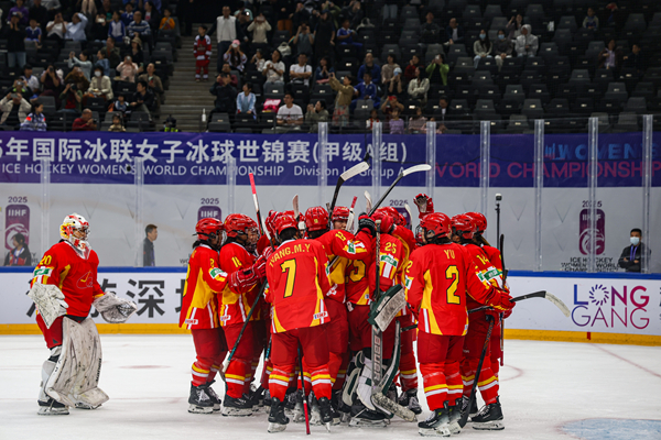 中國隊球員慶祝勝利。圖片來源：中國冰球協(xié)會