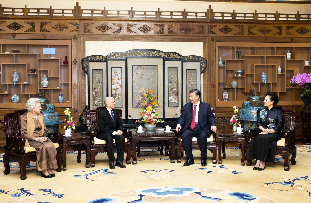 2023年2月24日，國(guó)家主席習(xí)近平和夫人彭麗媛在北京釣魚臺(tái)國(guó)賓館養(yǎng)源齋親切會(huì)見柬埔寨國(guó)王西哈莫尼和太后莫尼列。